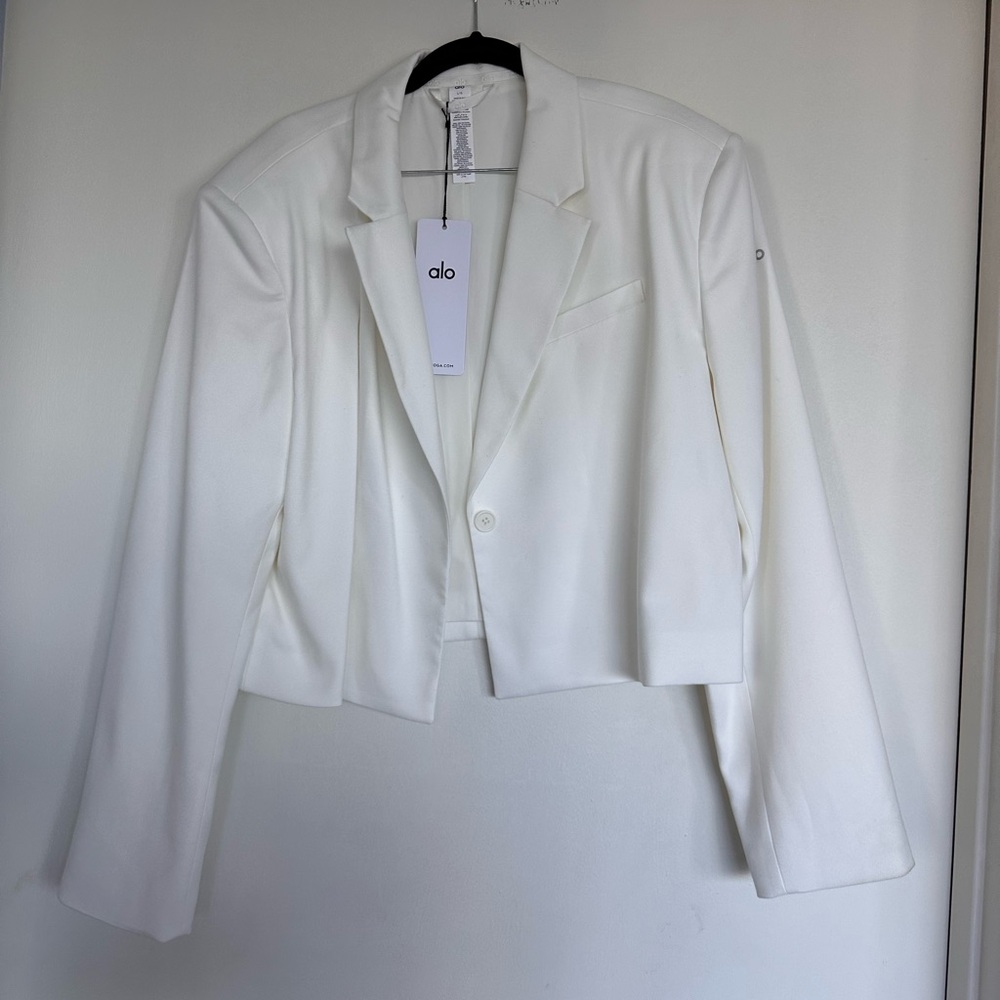 NEW!! NWT ALO Women's White Cropped Blazer - Picture 3 of 5
